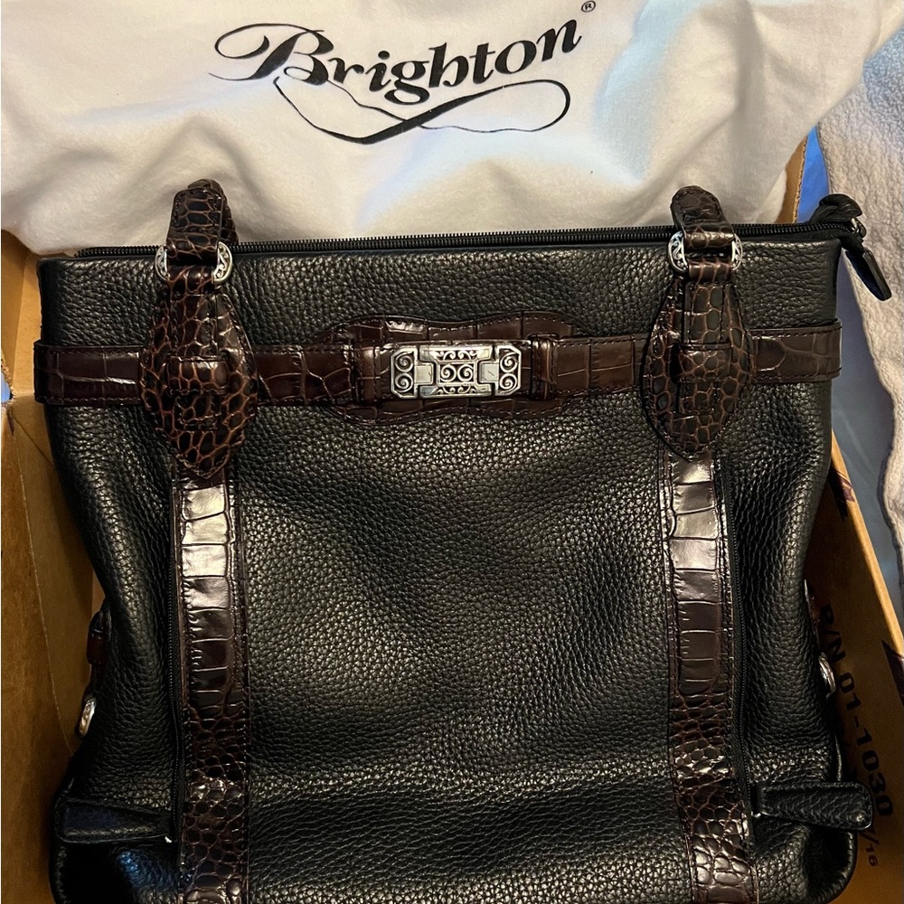 Brighton pocketbook, like new, no marks on bag or handles. Original box & bag